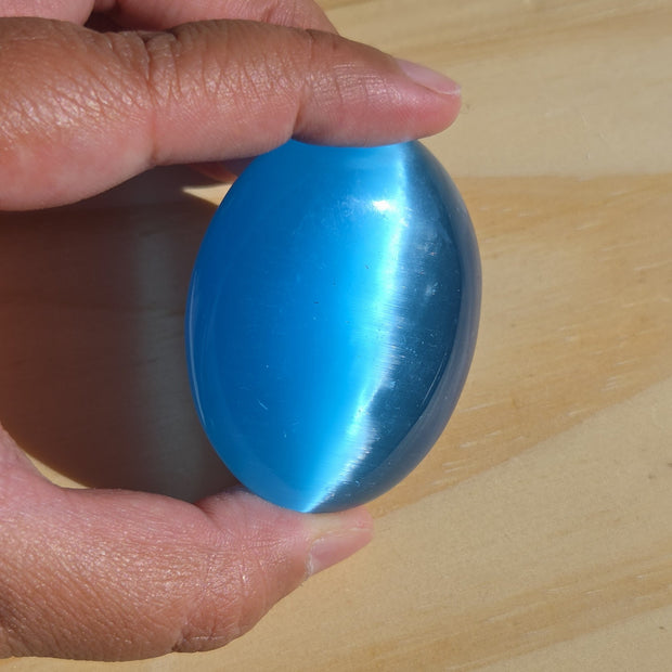 Blue Lagoon Cat's Eye Palmstone (Synthetic) | One Individual Palmstone