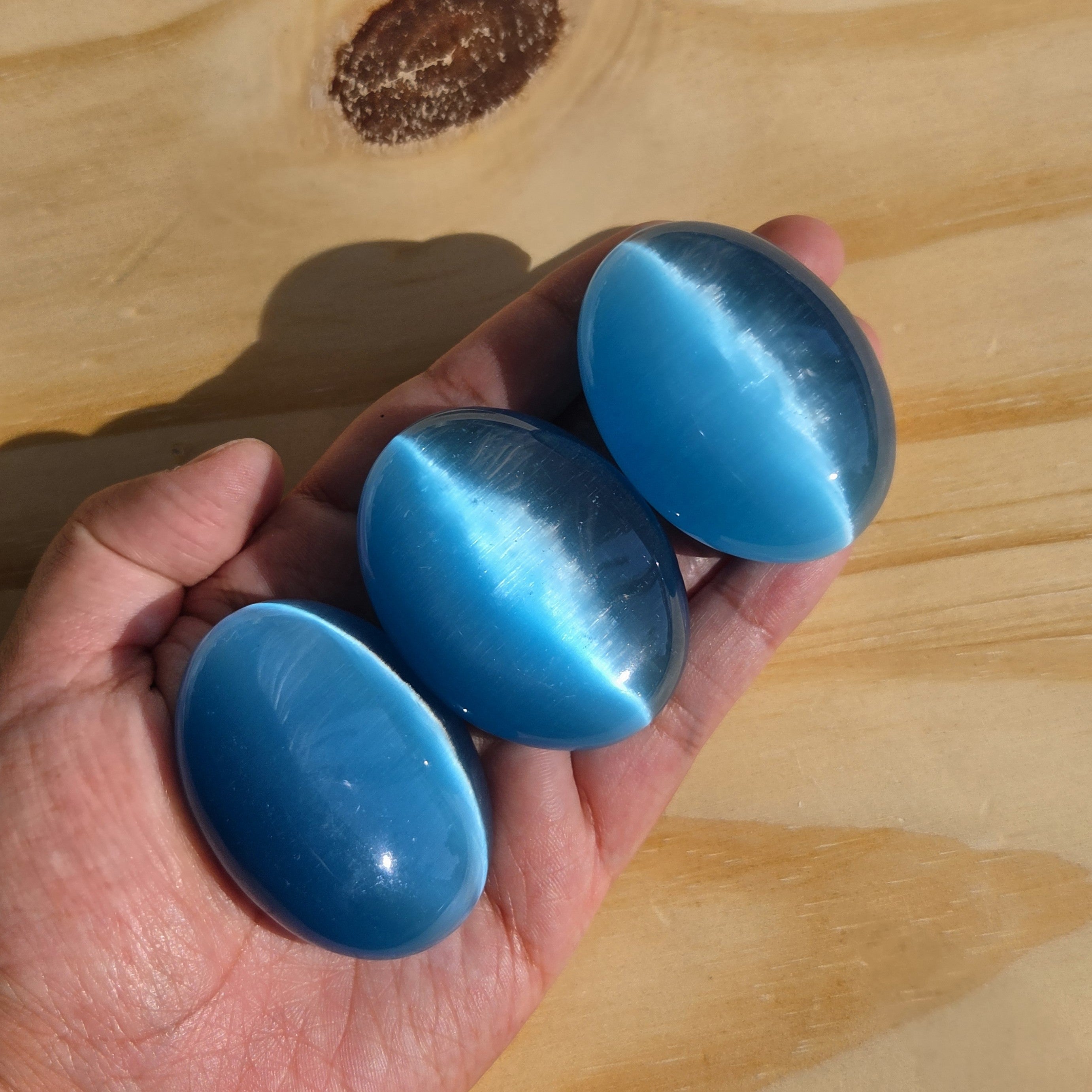 Blue Lagoon Cat's Eye Palmstone (Synthetic) | One Individual Palmstone