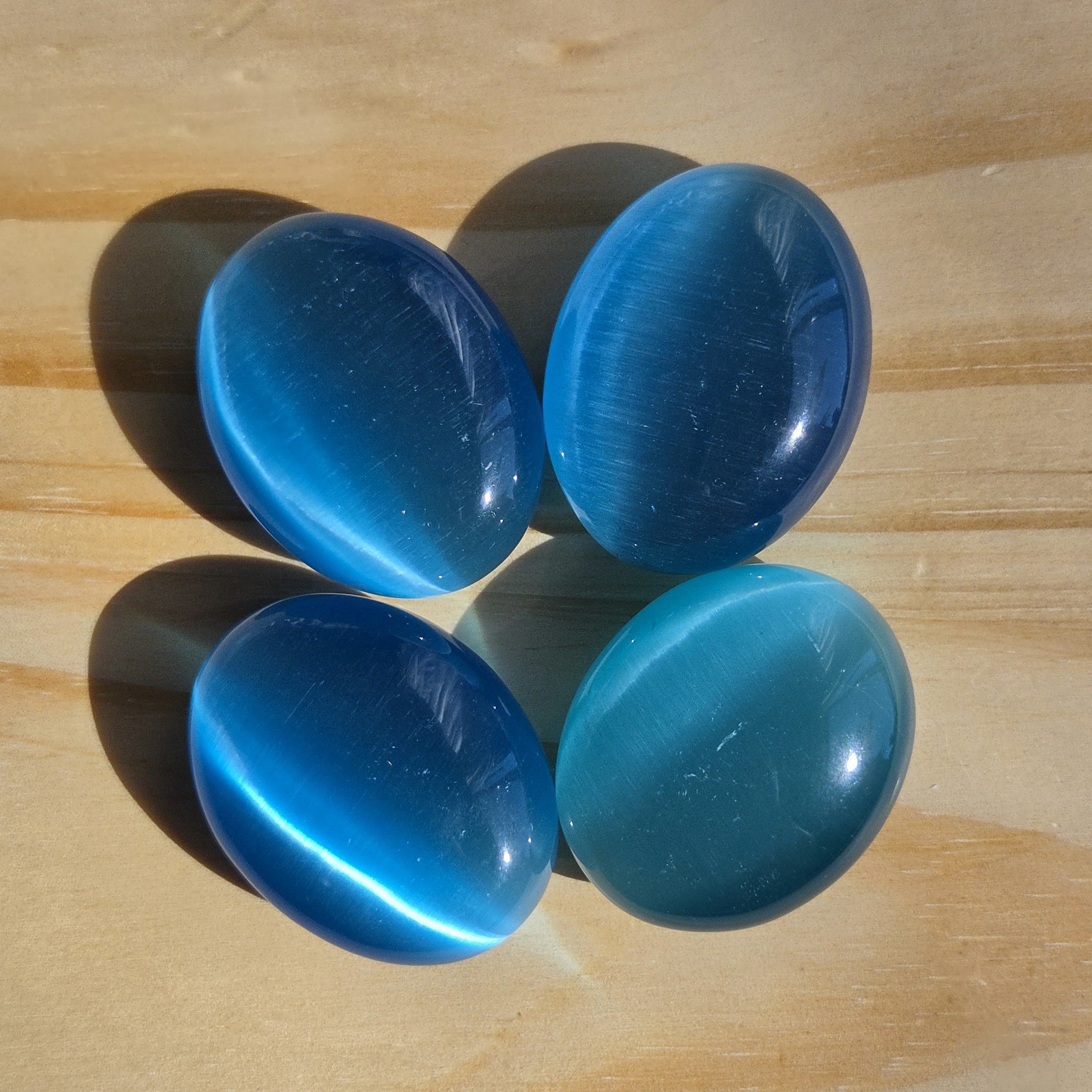 Blue Lagoon Cat's Eye Palmstone (Synthetic) | One Individual Palmstone