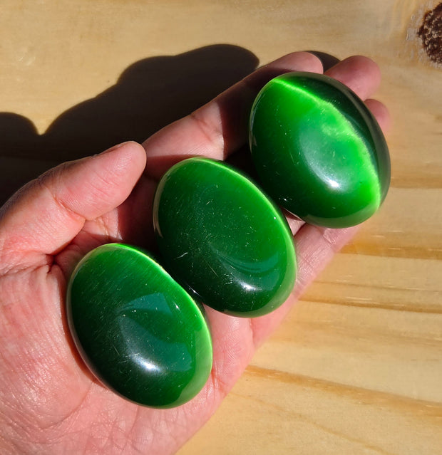 Rainforest Cat’s Eye Palmstone (Synthetic) | One Individual Palmstone